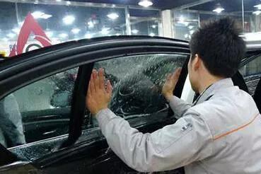 購車禮品不是越多越好，精明選擇值錢的汽車美容服務